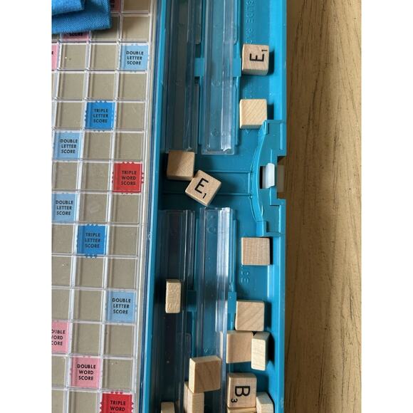 Vintage Scrabble Travel Edition 1977 Plastic Case Crossword Game Family Youth - Picture 4 of 13